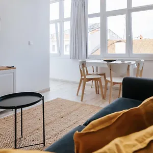 https://almirante-reis-new-sublime-flat-with-garage.hotels-lisbon-portugal.com